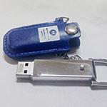 Флешка металлическая, кожаный футляр, логотип Motorola