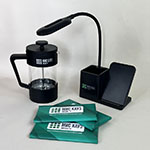 Набор с логотипом Мис Кауз:френч-пресс,шоколад и настольная лампа с беспроводной зарядкой