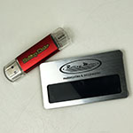 Флешка и бейджик с логотипом Rolling Moto