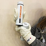 Вязаные варежки и термос с логотипом WRF