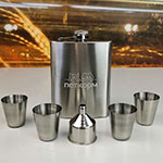 Фляга и стопки с логотипом ПЕТКОРМ