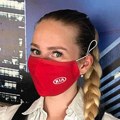 Маска с логотипом KIA, девушкам тоже идет